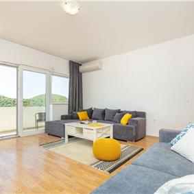 2 Bedroom Apartment with Balcony and Sea Views in Lapad Bay, Sleeps 4-6